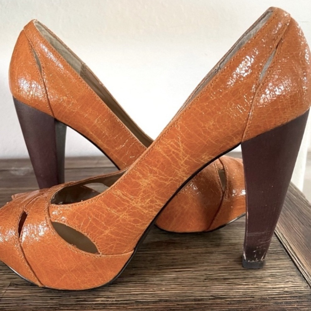 Vintage heels Peep toe platform pumps in Cognac size 8